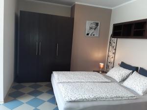 Posteľ alebo postele v izbe v ubytovaní Góry Sowie - Apartament na parterze z parkingiem
