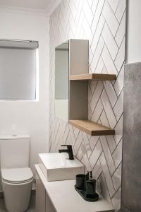 Koupelna v ubytování House Déjá View Seaside Holiday home + 124 fotografií