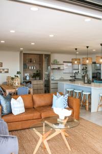 Posezení v ubytování House Déjá View Seaside Holiday home