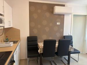 Kuchyňa alebo kuchynka v ubytovaní Kohl Wellness Apartman
