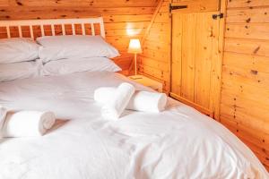 Ένα ή περισσότερα κρεβάτια σε δωμάτιο στο Lodge 1 +11 φωτογραφίες