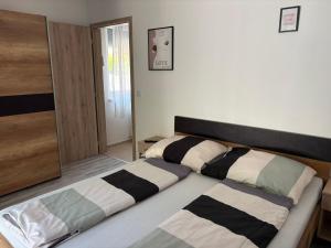 Posteľ alebo postele v izbe v ubytovaní Kohl Wellness Apartman