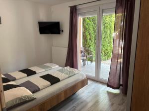Posteľ alebo postele v izbe v ubytovaní Kohl Wellness Apartman