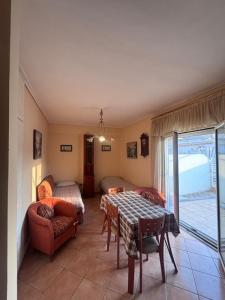 Posezení v ubytování Studio 2' from Loutraki beach