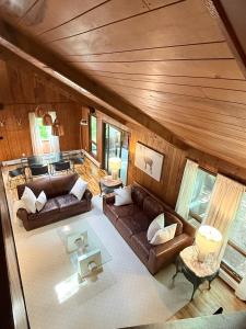 Gambar di galeri bagi Big Fresh Pond house di Southampton