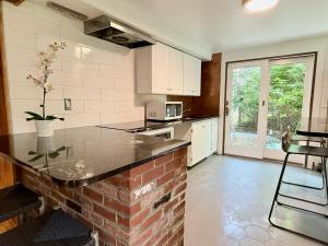 Gambar di galeri bagi Big Fresh Pond house di Southampton +48 gambar