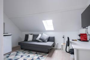 Μια τηλεόραση ή/και κέντρο ψυχαγωγίας στο Studio moderne proche centre ville & Gare +2 φωτογραφίες