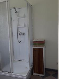 Kúpeľňa v ubytovaní Góry Sowie - Apartament na parterze z parkingiem