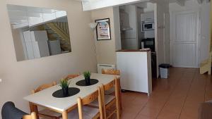 a kitchen and dining room with a table and chairs at Résidence LA CROISIERE in Anglet