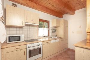 Kuchyňa alebo kuchynka v ubytovaní Wilderer Alm Chalet Katschberg