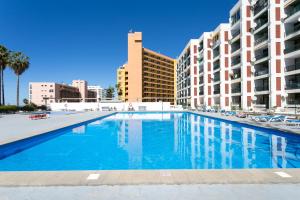 The swimming pool at or close to Cosy apartment near the sea in Las Americas Még 17 kép