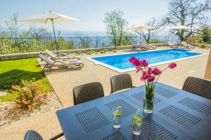 Bazén v ubytovaní Villa Manus - Boutique Apartments alebo v jeho blízkosti