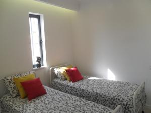 Een bed of bedden in een kamer bij Sesimbra Bay Apartment