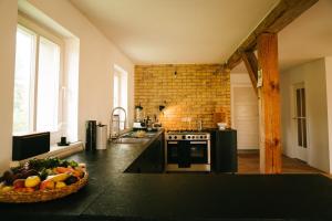 a kitchen with a bowl of fruit on a counter at NONNA Hof - Natur & Ruhe in Ostseenähe in Altwigshagen +26 photos