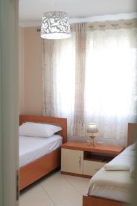 Postel nebo postele na pokoji v ubytování Comfy flat in Astir Near bus and AC