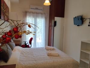 a bedroom with a bed with two towels on it at Ktima Amigdalies in Neo Klima