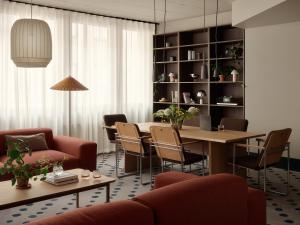 Istumisnurk majutusasutuses Bob W Helsinki Kamppi