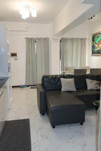 Posezení v ubytování Spacious Fully Furnished 2BR Condo in Mactan