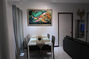 Posezení v ubytování Spacious Fully Furnished 2BR Condo in Mactan