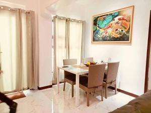 Posezení v ubytování Spacious Fully Furnished 2BR Condo in Mactan