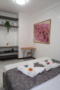 Postel nebo postele na pokoji v ubytování Spacious Fully Furnished 2BR Condo in Mactan