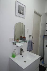 Koupelna v ubytování Spacious Fully Furnished 2BR Condo in Mactan
