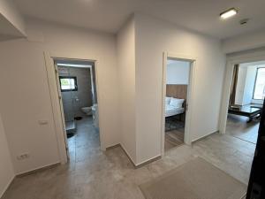 Un pat sau paturi într-o cameră la Diana's Apartment