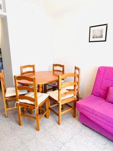 Khu vực ghế ngồi tại Marina Dr apartament