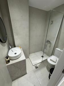 Koupelna v ubytování Pasiphae Hotel + 42 fotografií