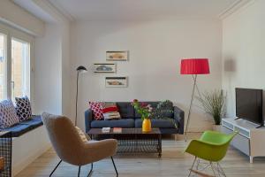 A seating area at Casa Cosi - Eixample 3