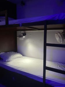 Postel nebo postele na pokoji v ubytování Cozy Inn Hostel