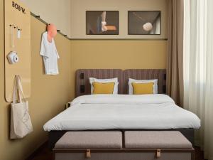 Voodi või voodid majutusasutuse Bob W Helsinki Kamppi toas