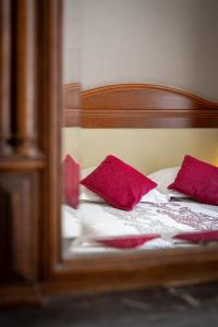 Postel nebo postele na pokoji v ubytování Logis Hôtel Central