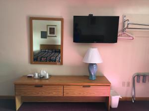 Gallery image of Knotty Pine Motel in Salisbury