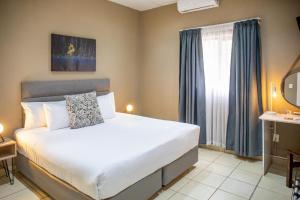 Postelja oz. postelje v sobi nastanitve BON Hotel Rustenburg