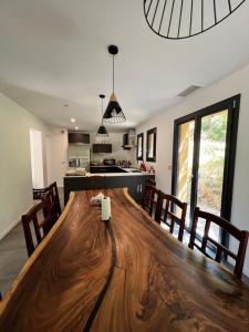 a kitchen and dining room with a large wooden table at Cosy Home Stay in Mimet