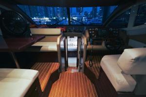 Riviera Leisure Yachts Dubai的休息区
