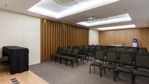 Área de negócios e/ou sala de conferências em Hplus Vision Executive