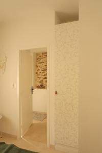 a room with a white wall and a door at le cosy Sainte Victoire in Peynier +26 photos