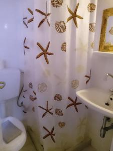Koupelna v ubytování MMrooms 2 μονά κρεβάτια
