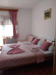 Postel nebo postele na pokoji v ubytování Plitvice House Milan