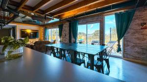 Galeriebild der Unterkunft Loft haut de gamme avec jacuzzi à Trélévern in Trélévern + 49 Fotos