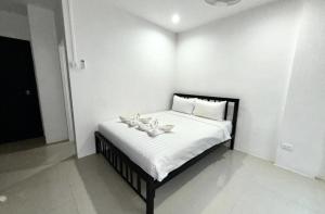 Postel nebo postele na pokoji v ubytování Easy Life R3 + 3 fotografie