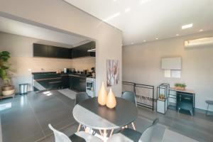 Η κουζίνα ή μικρή κουζίνα στο Lindo Espaço Local Nobre Próximo Catedral