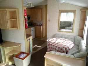 Köök või kööginurk majutusasutuses Golden Sands Westmorland GS 6 Berth Blow Heated Access to the Beach