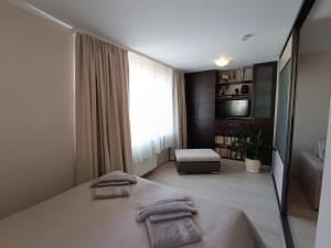 a bedroom with a bed with two towels on it at Audringa in Nida