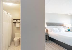 Anchorage Inn & Marina客房内的一张或多张床位