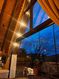 Balkón nebo terasa v ubytování Chalé das montanhas gravatal chalé luz da lua