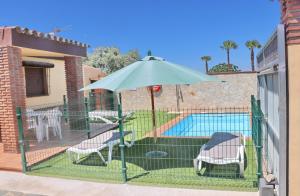 The swimming pool at or close to Chalet Bella Mendoza