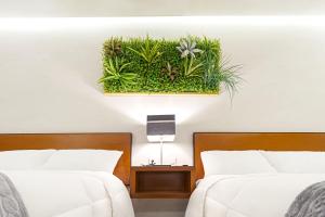 En eller flere senge i et værelse på Hotel Urban 101